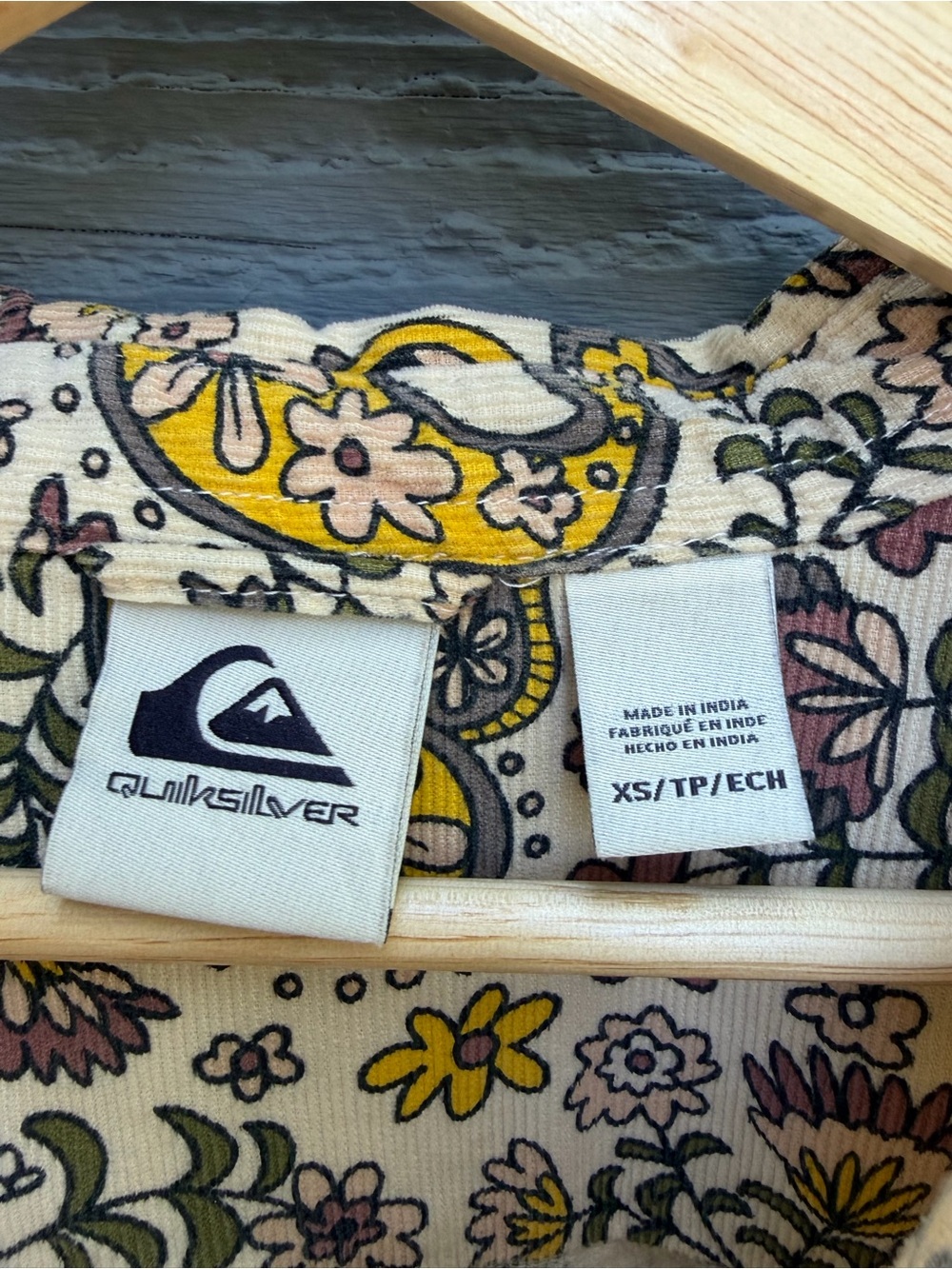 Quiksilver Corduroy Paisley Peace Print Boyfriend Button Down 100% Cotton XS - Picture 3 of 8